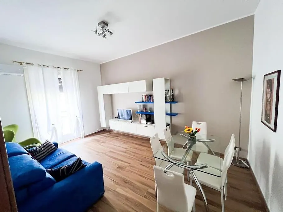 Casa Navigli Cozy Apartment In Darsena/Navigli 밀라노 0*,  이탈리아